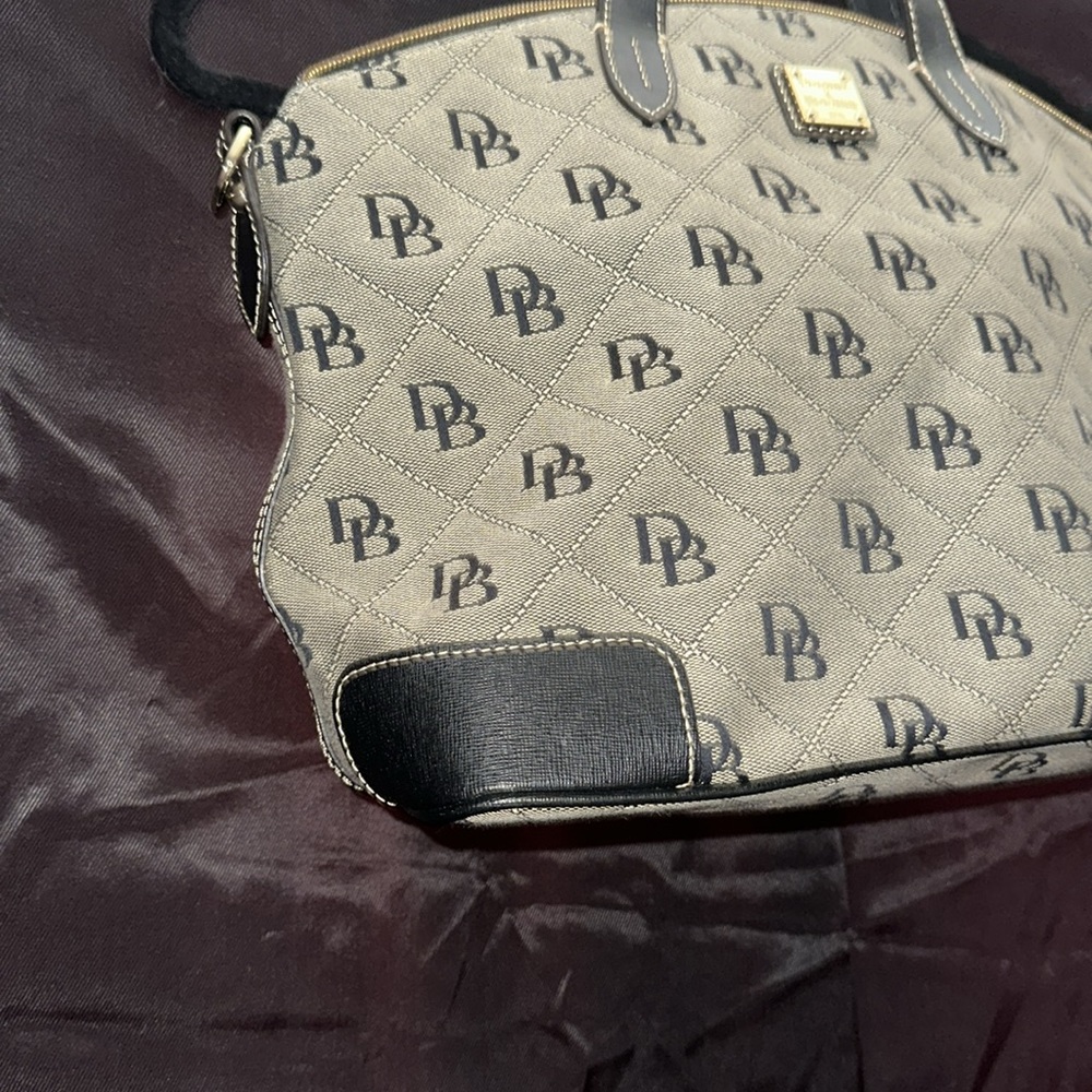 Dooney and Bourke handbag - Picture 2 of 10